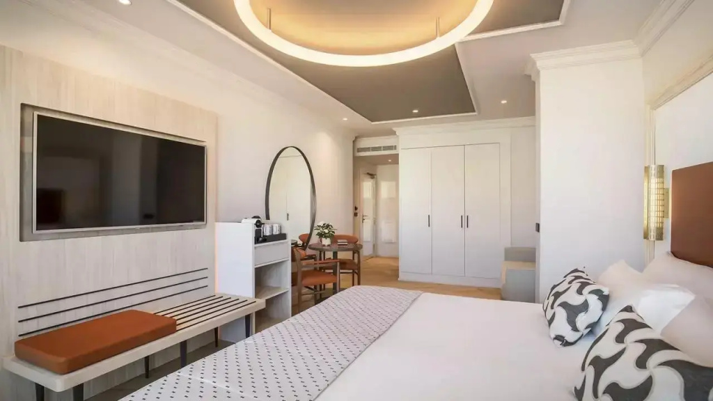 Deluxe Double room with view of the Alhambra (full double bed)