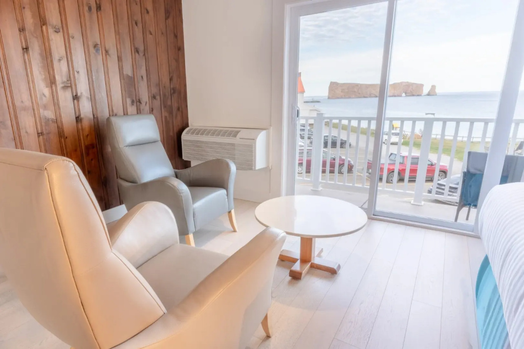 Panorama Rock view Quadruple Rocher Percé Pavilion room