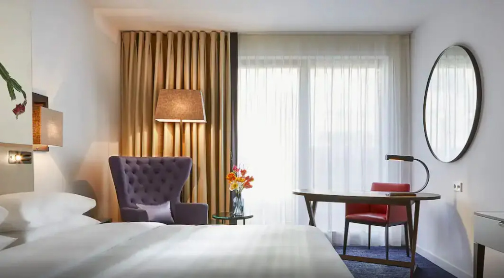 Double room (full double bed)