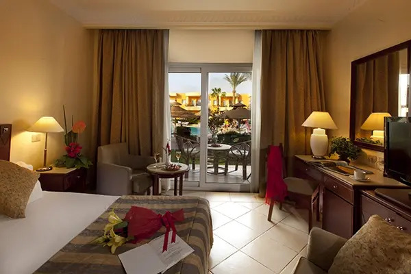 Двухместный номер с видом на бассейн двуспальная кровать в Sierra Sharm El Sheikh Hotel