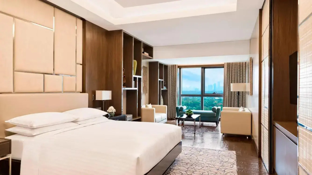 Chairman Double Suite with golf view (full double bed)