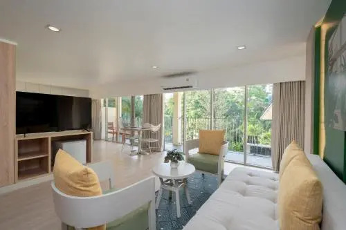 Двухместный полулюкс с видом на бассейн двуспальная кровать в Green Park Resort