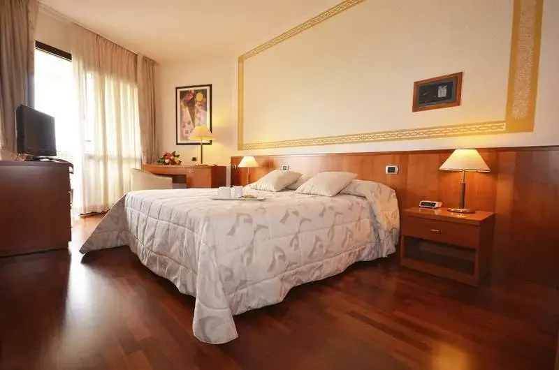 Classic Double room (full double bed)