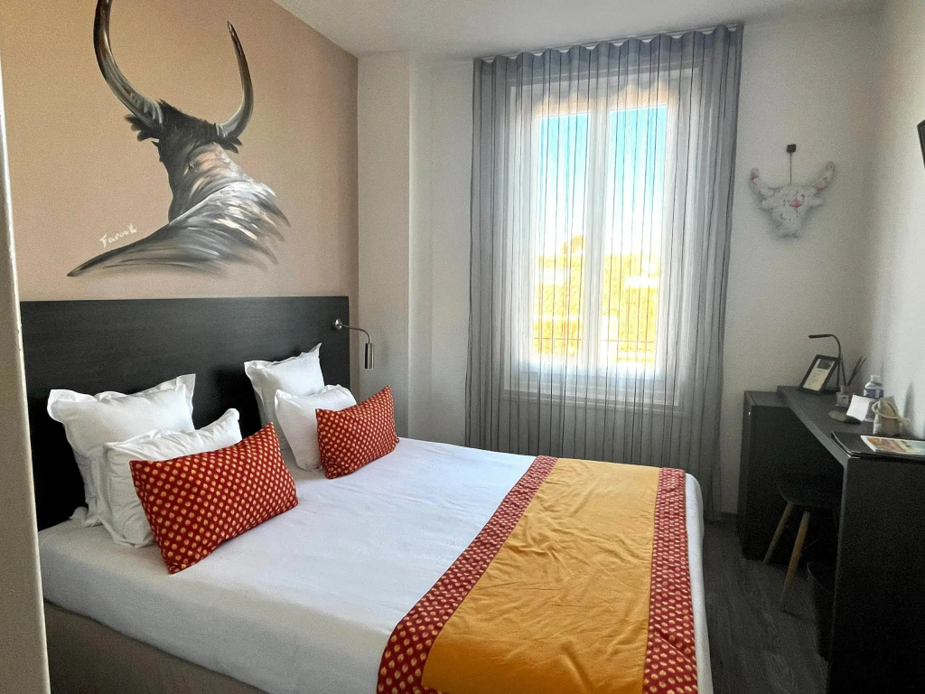 Classic Double room (full double bed)