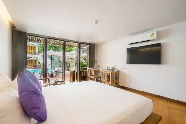 Pool Access Double room (full double bed)