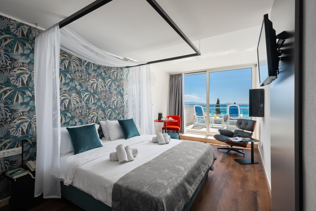 Deluxe Double room with sea view (full double bed)