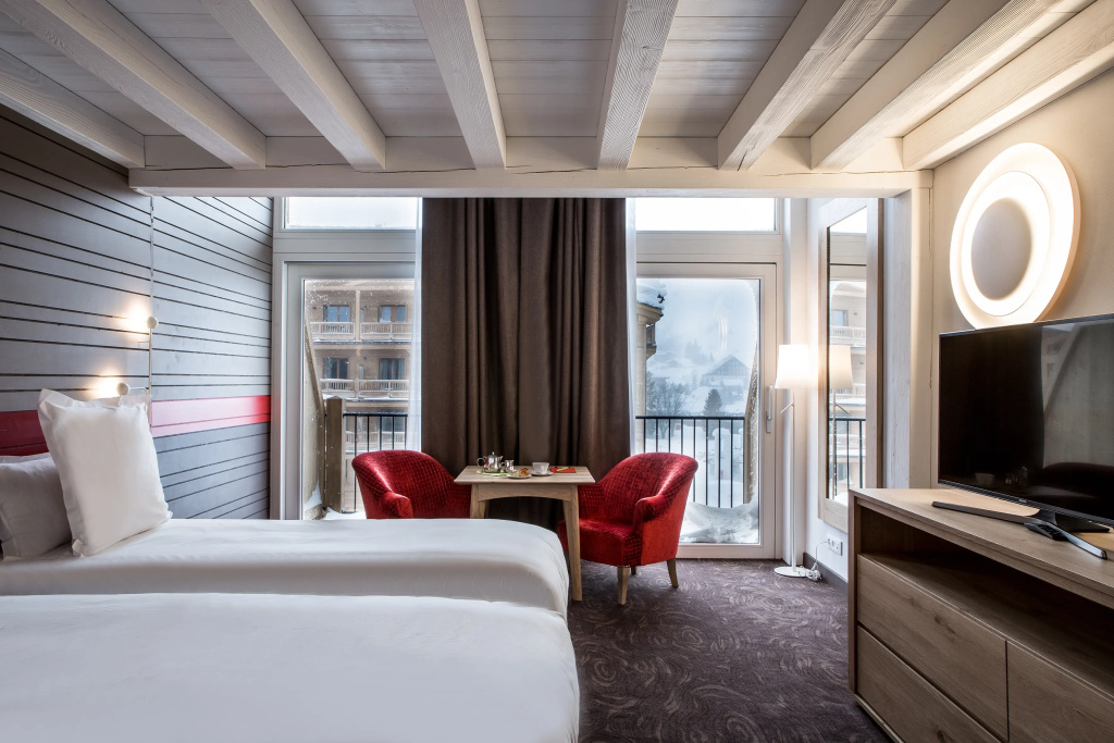 Large Double Mezzanine room (twin beds)
