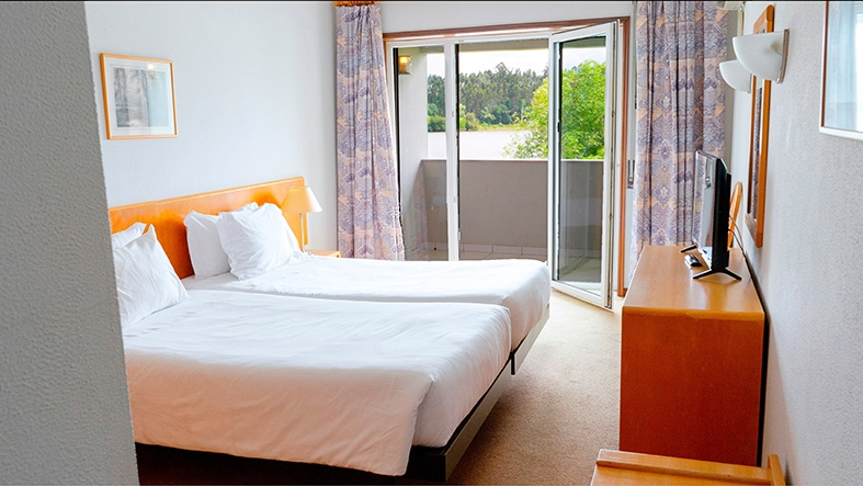 Vintage Double room with lagoon view (full double bed)