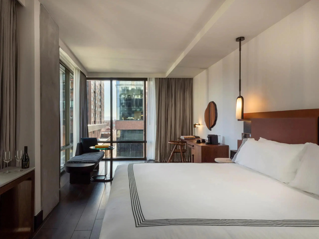 Corner Double room (full double bed)