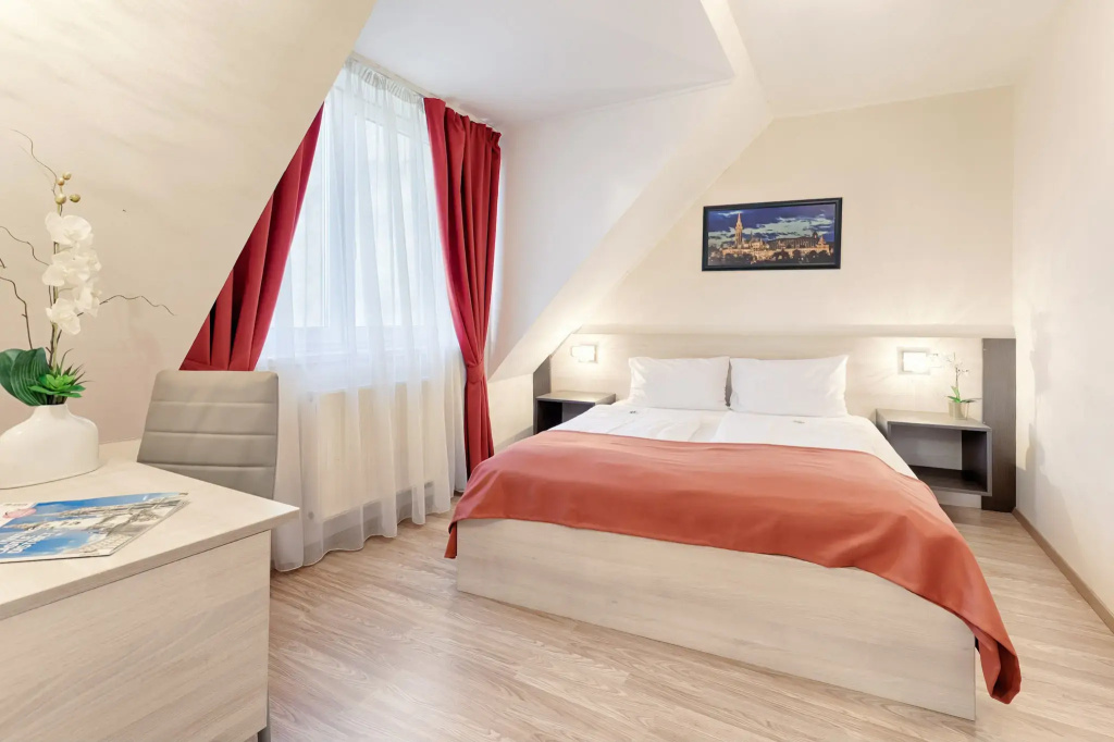 Budget Small Double room (full double bed)