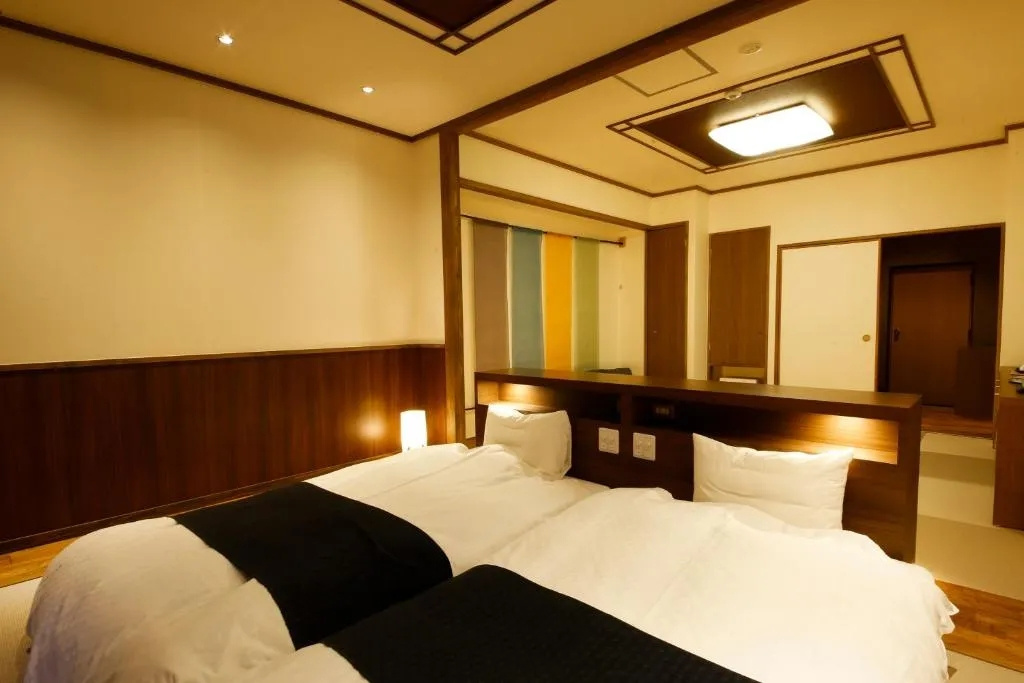 Low-bed Double room with forest view (twin beds)
