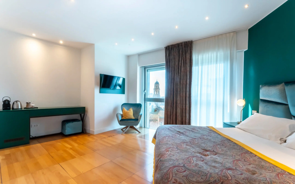 Deluxe Double room (full double bed)