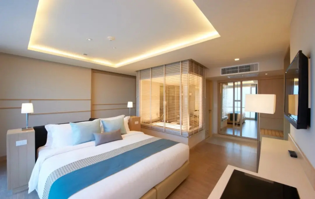 Двухместный люкс c 1 комнатой с видом на океан двуспальная кровать в Pattaya Sea View Hotel
