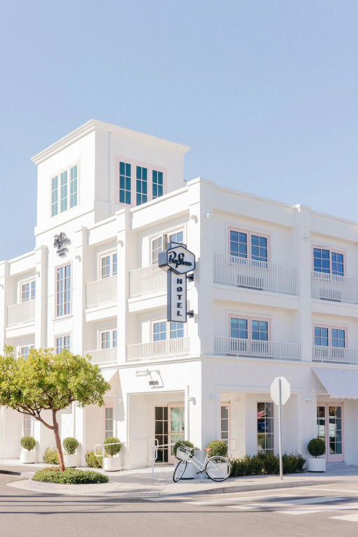 Bay Shores Peninsula Hotel