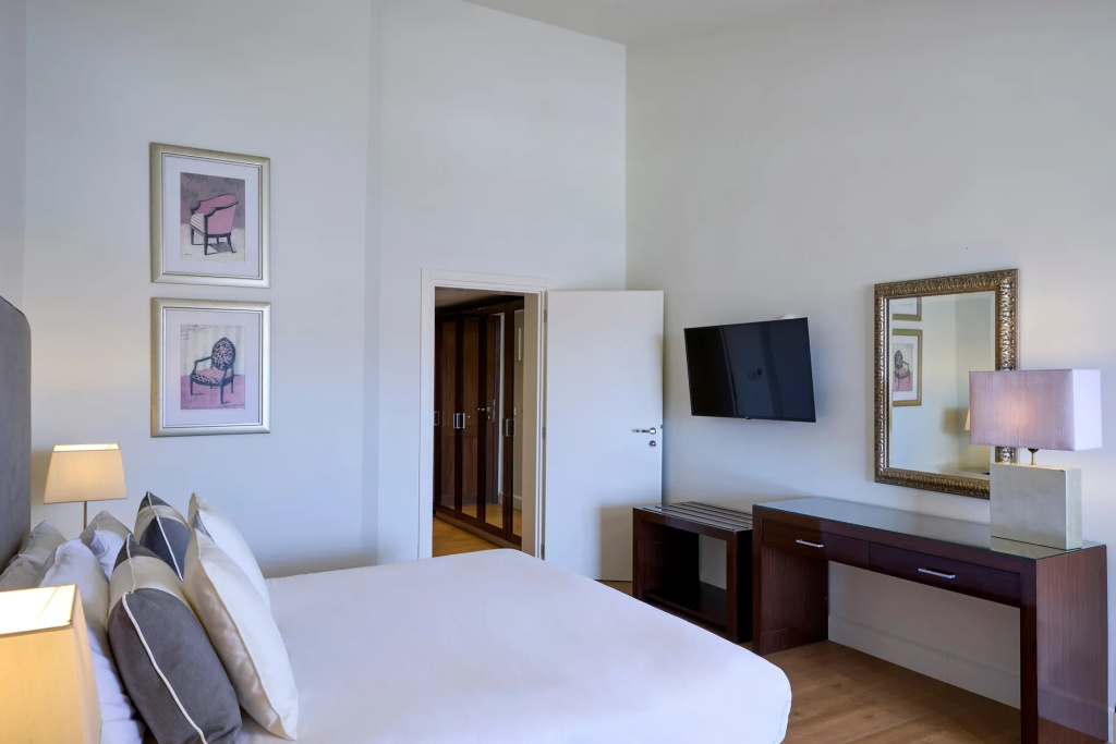 Deluxe Double room (full double bed)