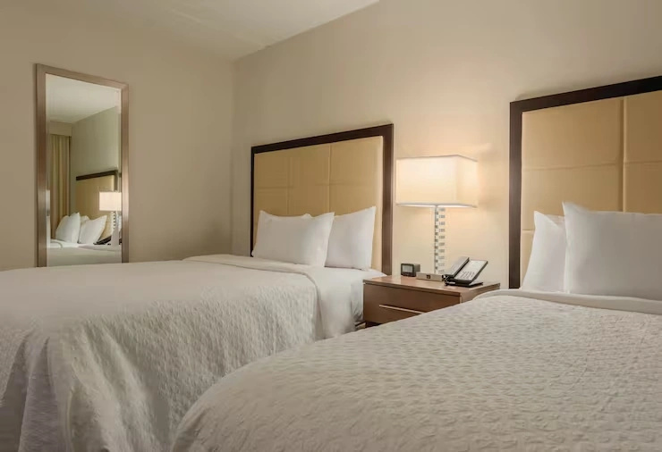 2 Bedrooms Larger Sextuple Suite
