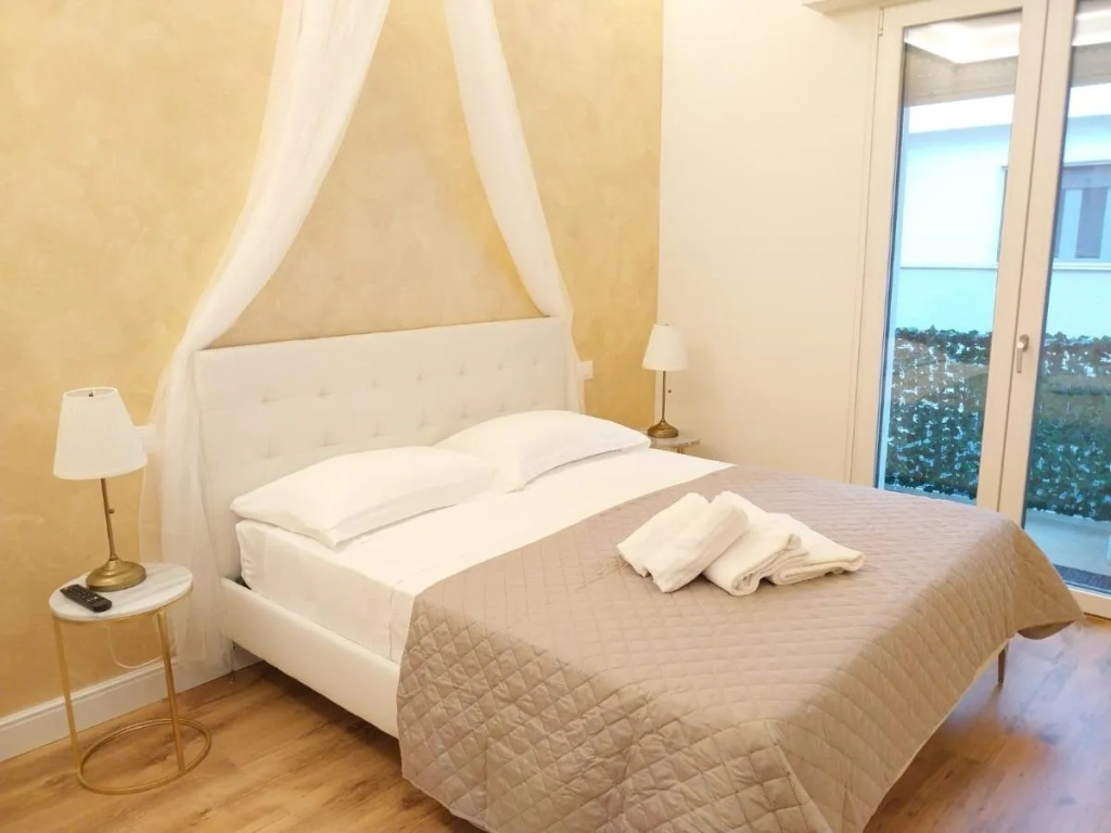 Standard Double room with balcony (full double bed)