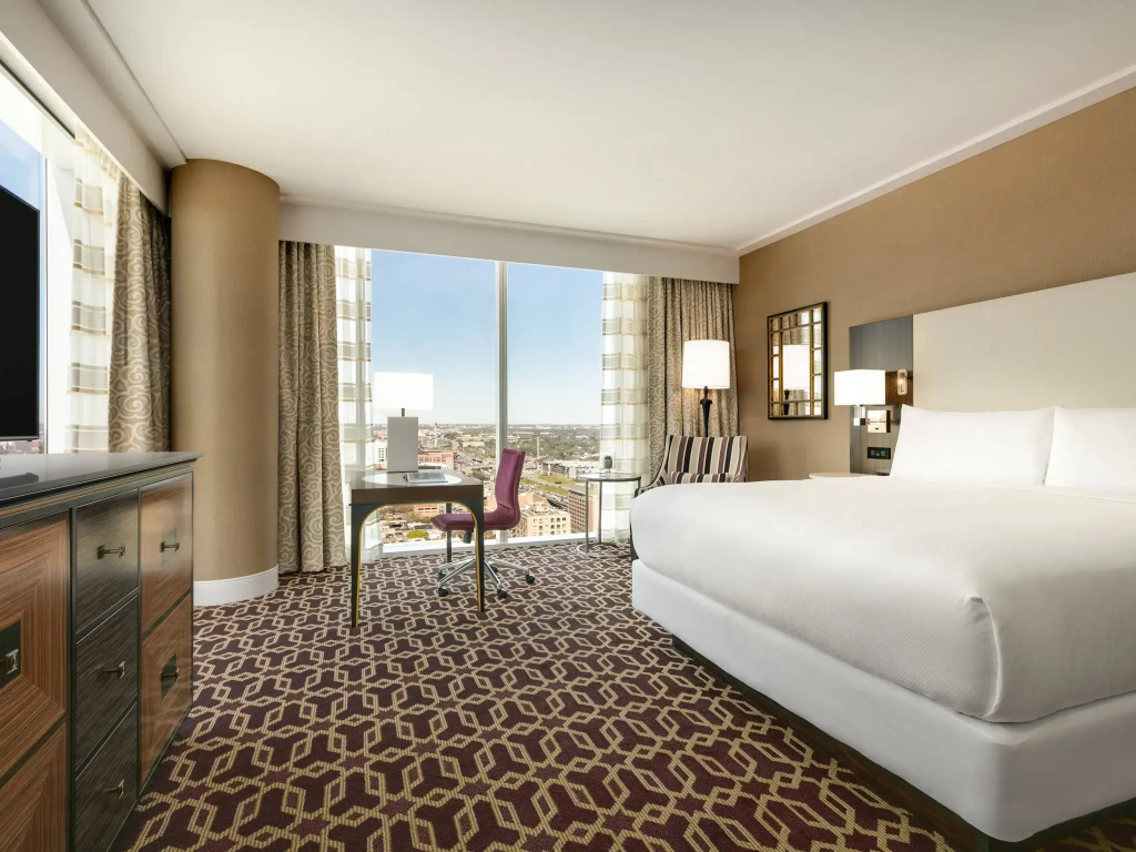 1 Bedroom Fairmont Gold Grand Double Suite (full double bed)