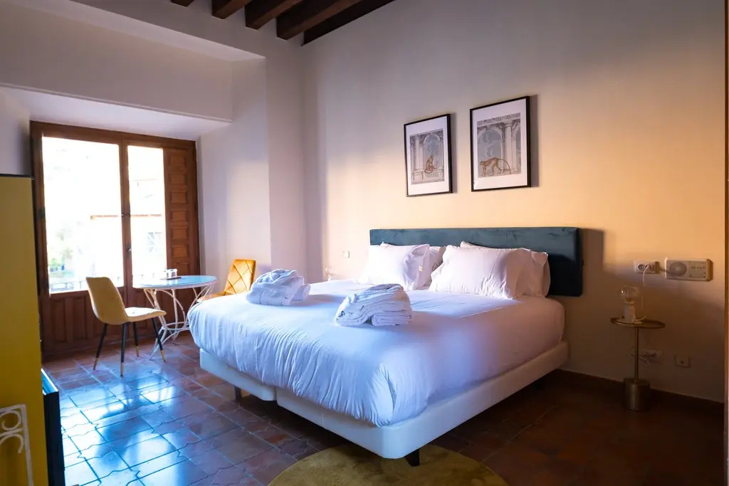 Deluxe Double room (full double bed)