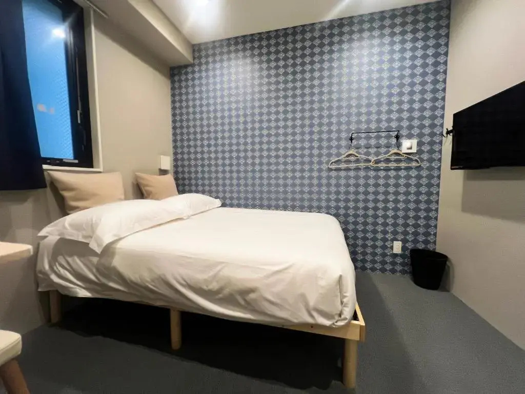 Double room (full double bed)