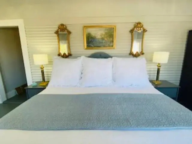 Something Blue Double Suite (full double bed)