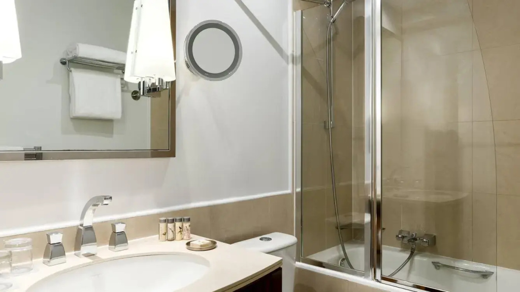 Renaissance Paris Vendome Hotel 42