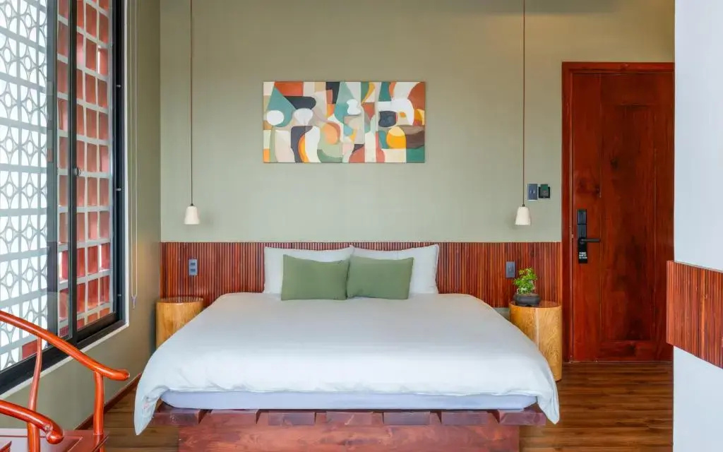 Double Suite with balcony (full double bed)