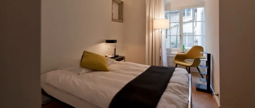 Grand Lit Double room (full double bed)