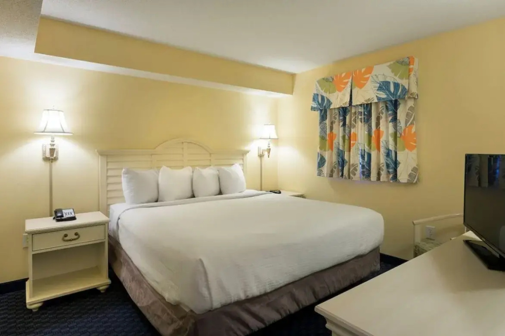 1 Bedroom North Tower Condo with ocean view