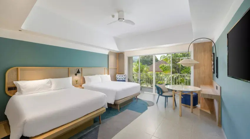 Номер Premium Deluxe с видом на бассейн в Centara Karon Resort Phuket