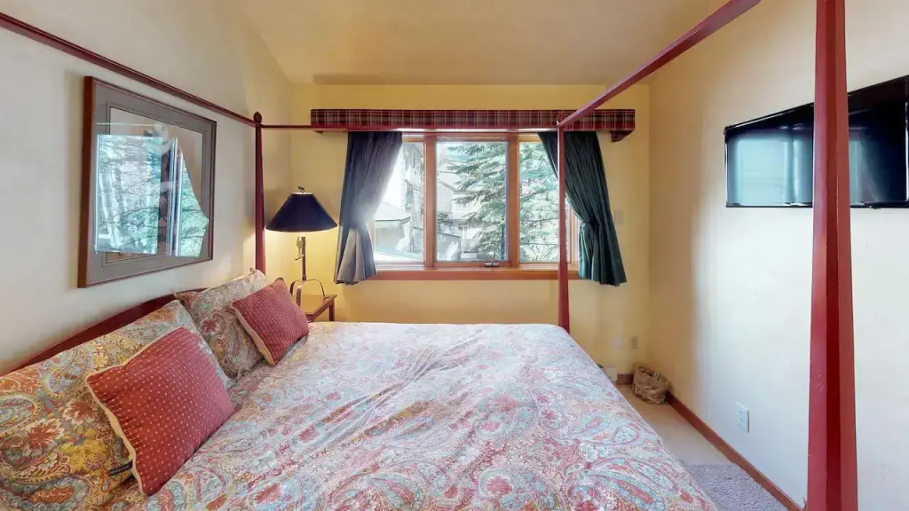 3 Bedrooms Gold Condominium