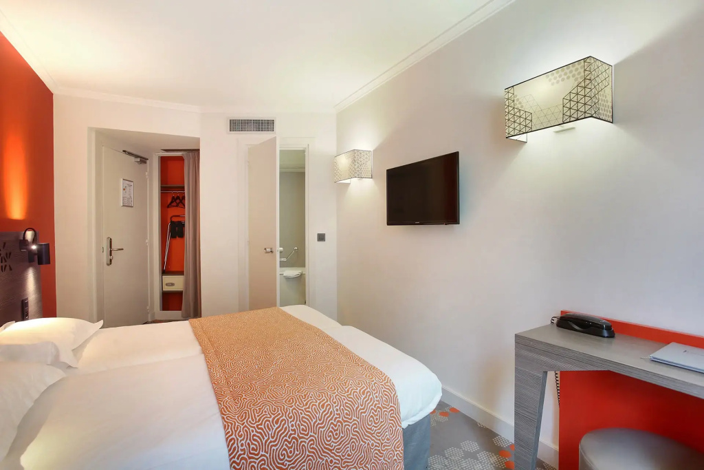 Connecting room