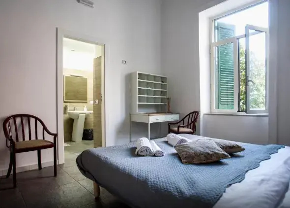 Double room (full double bed)