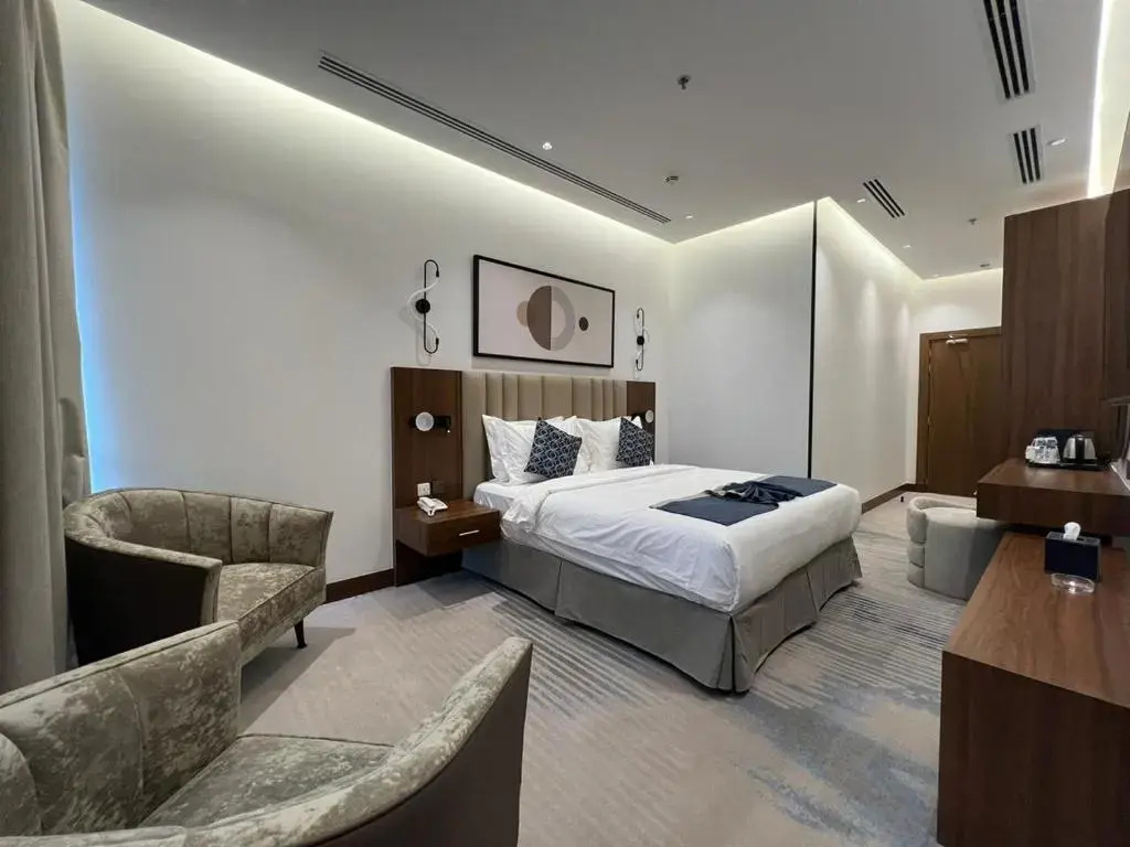 Large Double room (full double bed)
