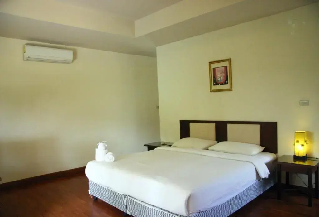 Double room (full double bed)