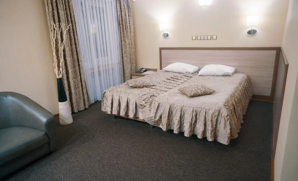 Double Suite (full double bed)