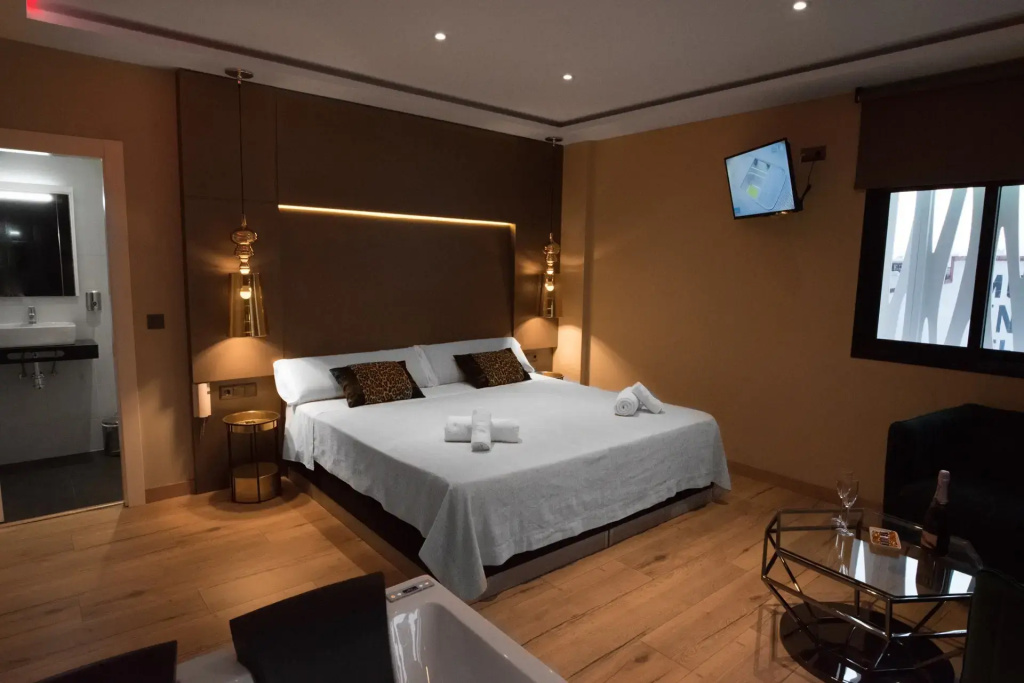 Premium Double Suite (full double bed)