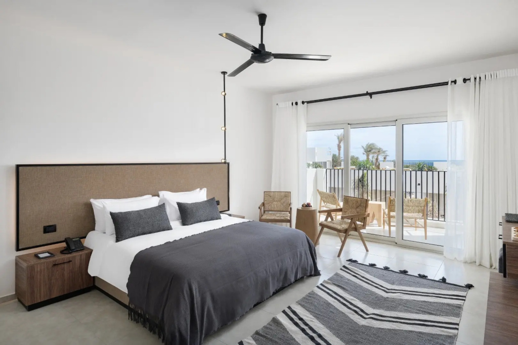 Signature Double Suite with sea view (full double bed)