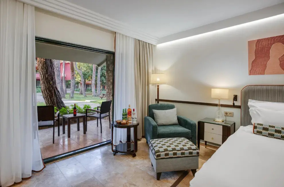 Premium Deluxe Double room (full double bed)