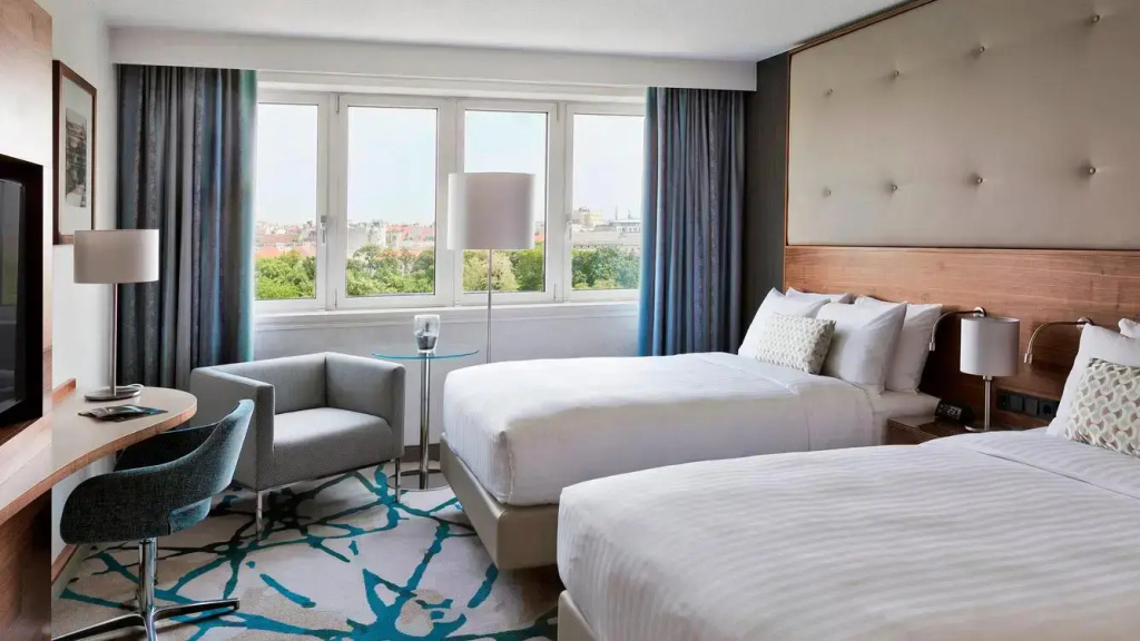 Superior Quadruple room with park view