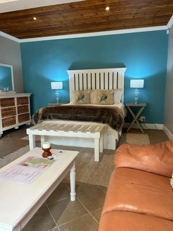 Kingfisher Double room (full double bed)