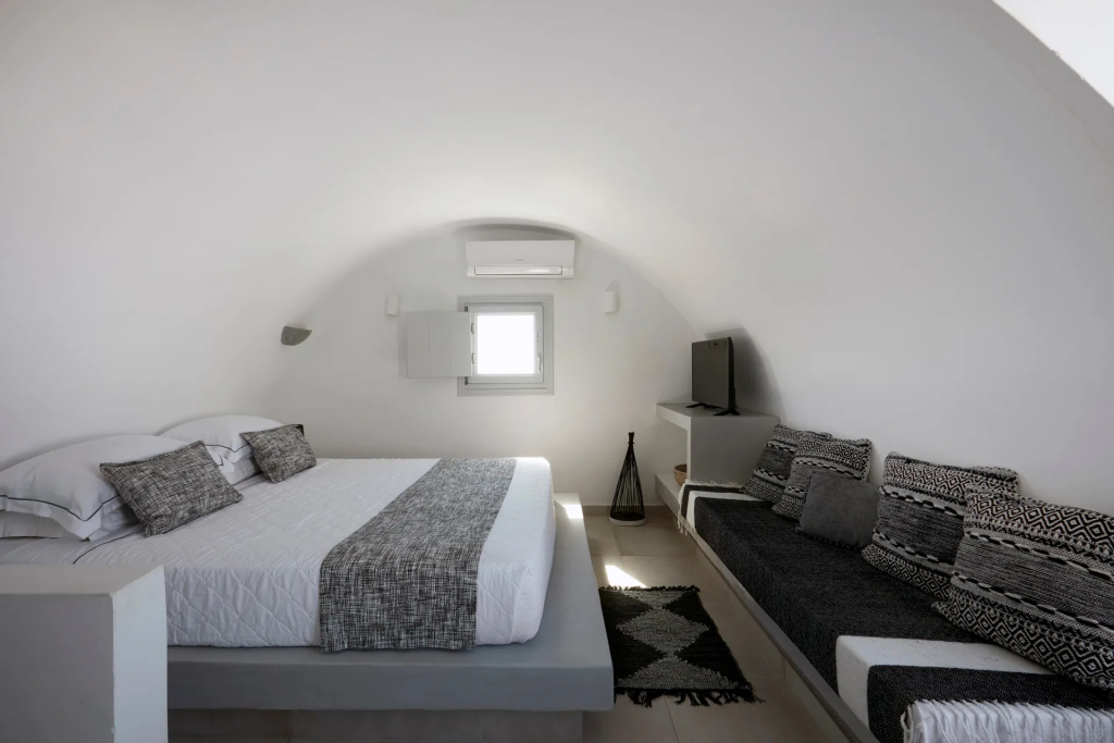 Exclusive Double Suite with sea view (full double bed)