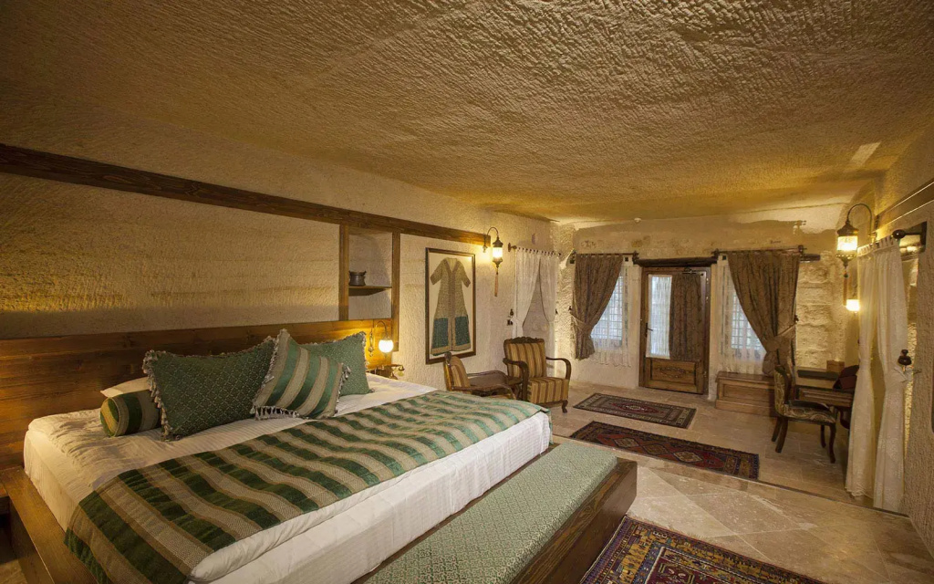 Majestic Cave Suite