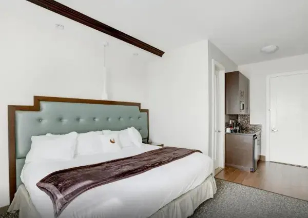 Double room (full double bed)