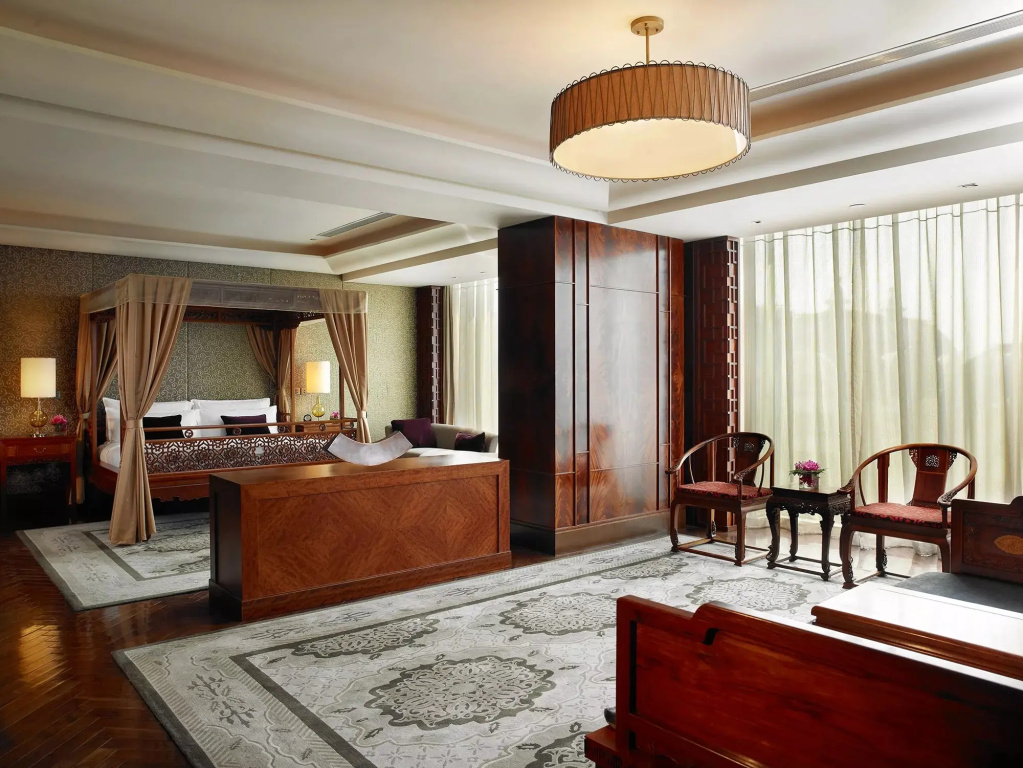 Chairman Double Suite (full double bed)
