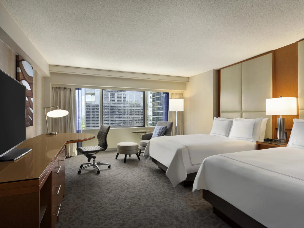 Classic Quadruple room with city view