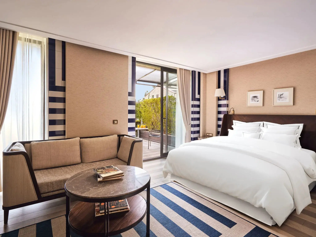 2 Bedrooms Friends Suite