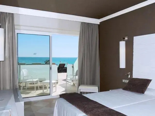 Standard room with pool view