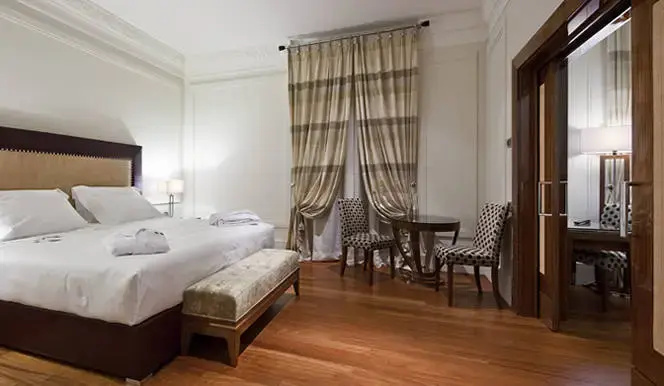 Double Suite (full double bed)