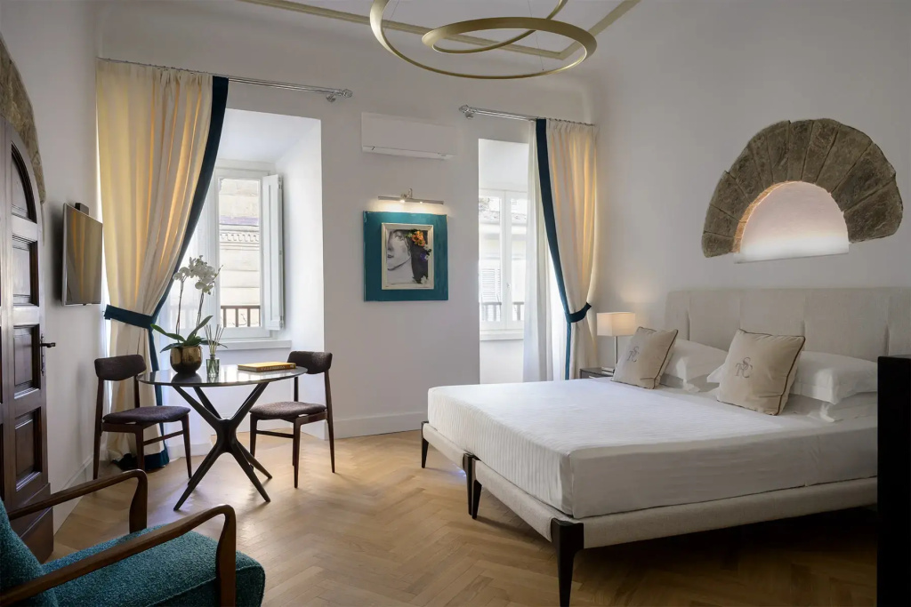 Flora Double Suite (full double bed)